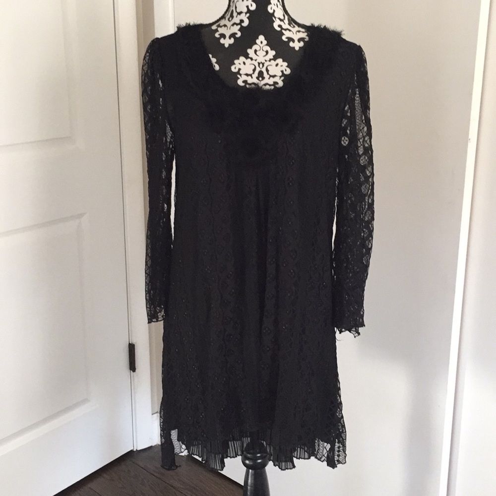 ***SOLD ***Lace Detailed Top